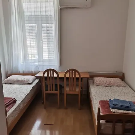 Hotel Ju Dom Ucenika Trebinje *