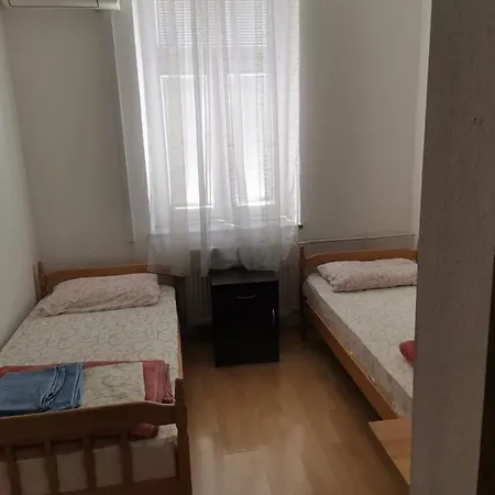 Hotel Ju Dom Ucenika Trebinje *